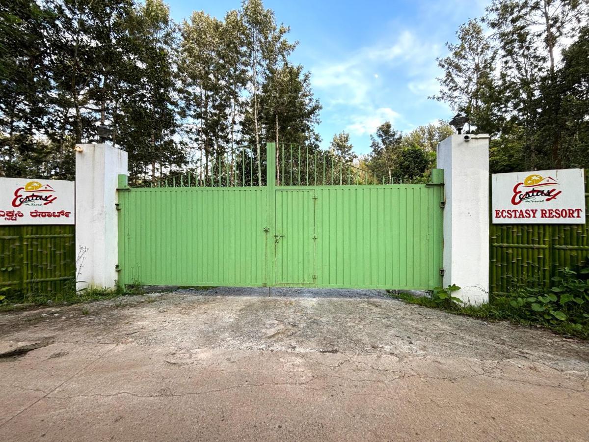 Chikmagalūr Ecstasy Tent Stay With Swimming Pool & Common Washroom מראה חיצוני תמונה