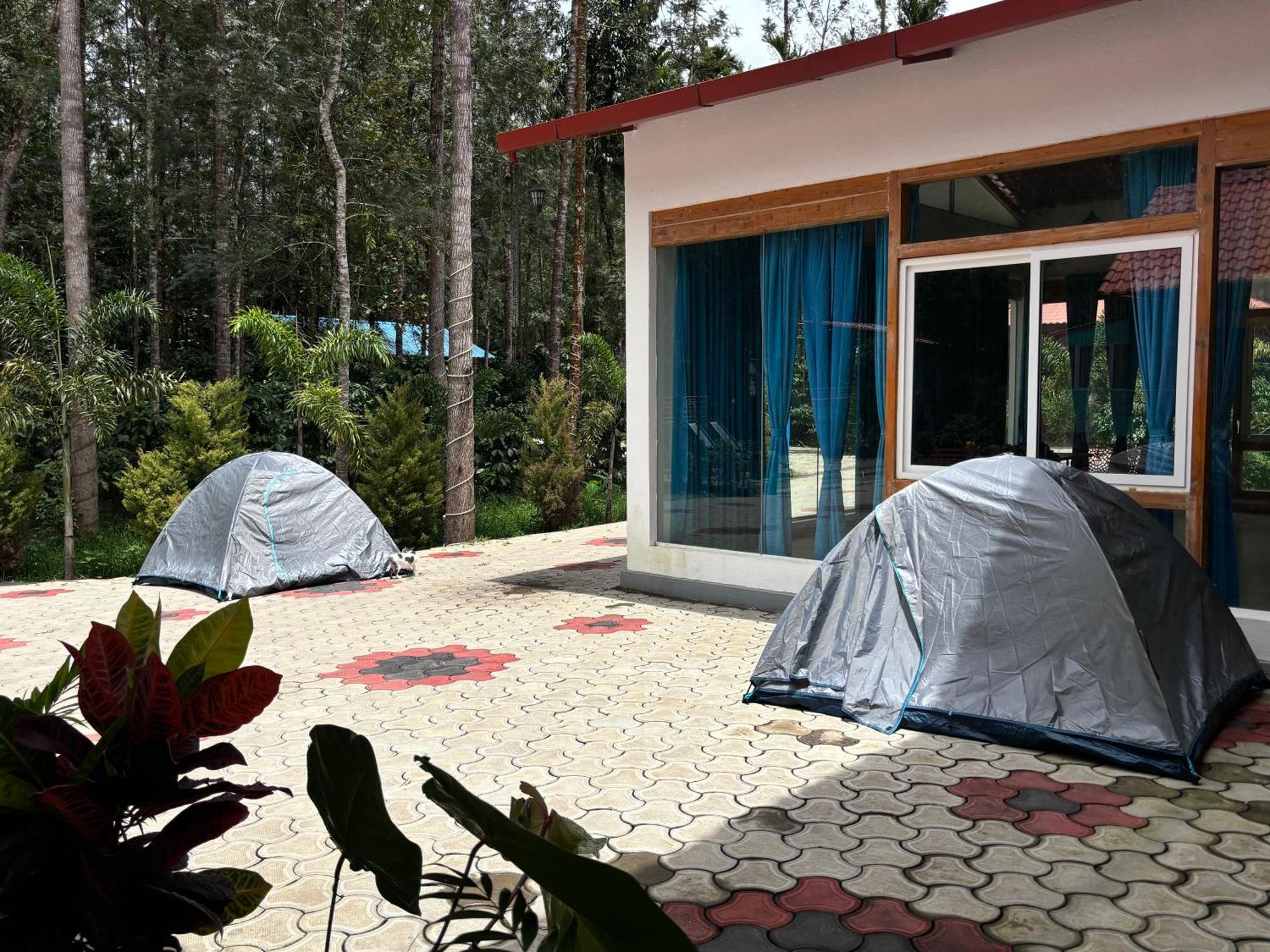 Chikmagalūr Ecstasy Tent Stay With Swimming Pool & Common Washroom מראה חיצוני תמונה